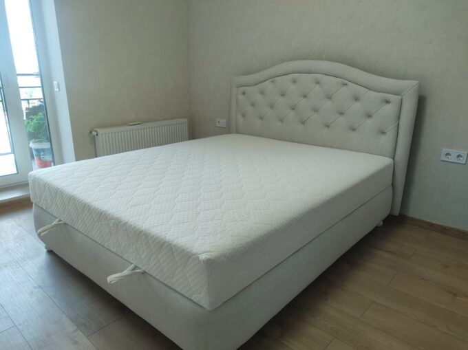 Мяке Ліжко ПРАГА з Матрацом